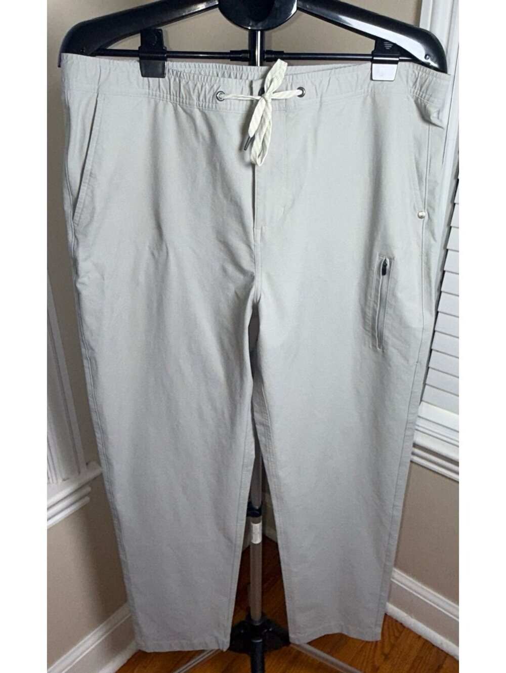 Vuori Meta Pant Men’s XL Stone Performance Stretch Drawstring Pants NWOT